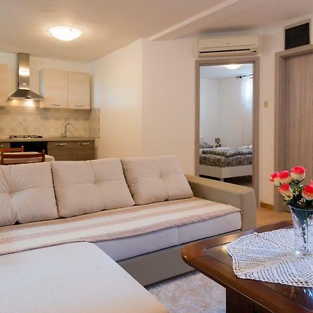 Apartments Alma Crveni Vrh Luaran gambar