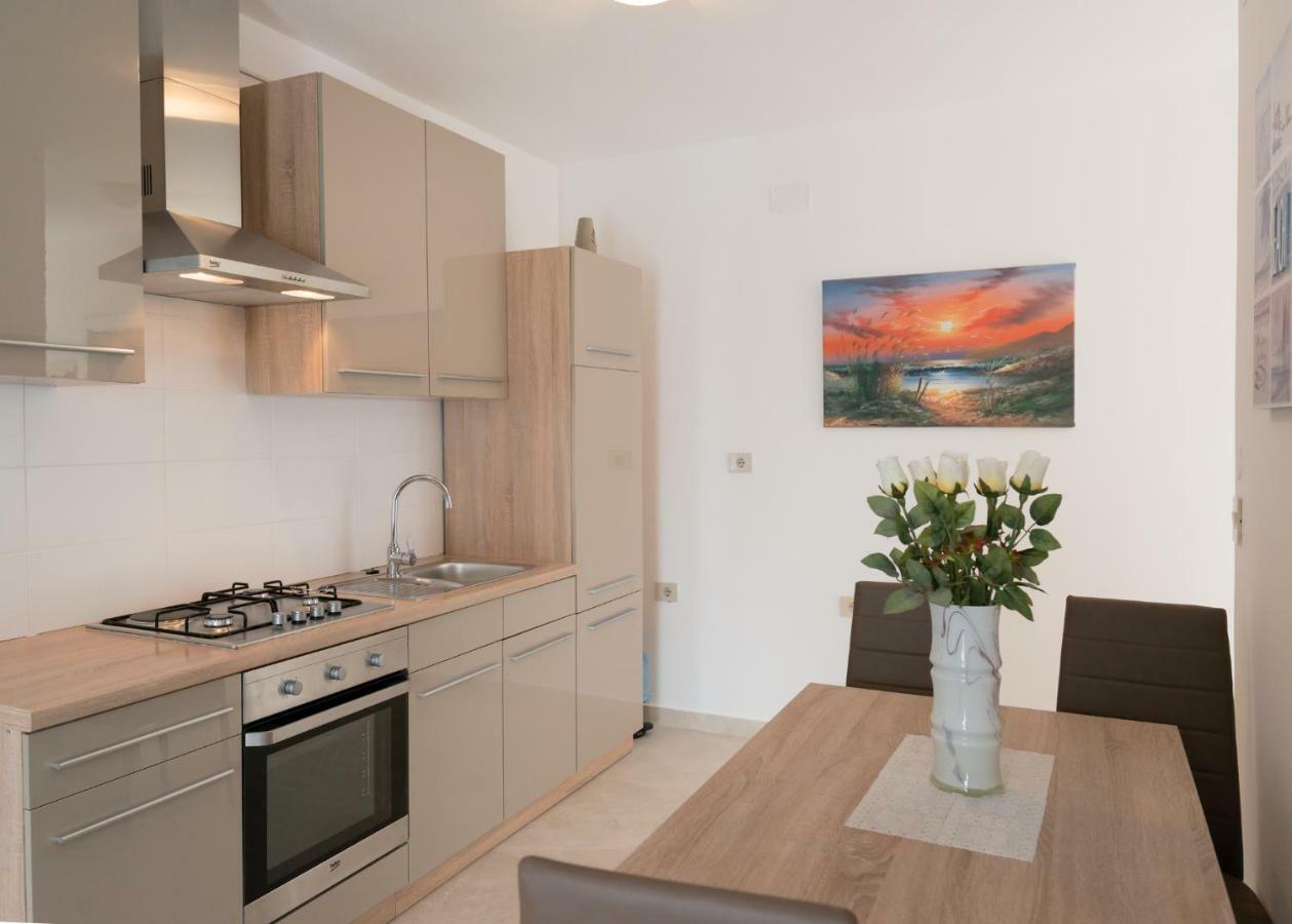 Apartments Alma Crveni Vrh Luaran gambar