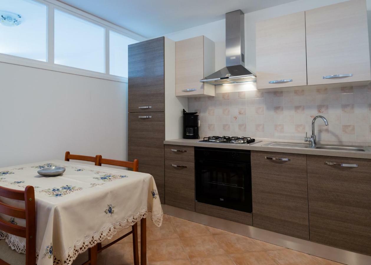 Apartments Alma Crveni Vrh Luaran gambar