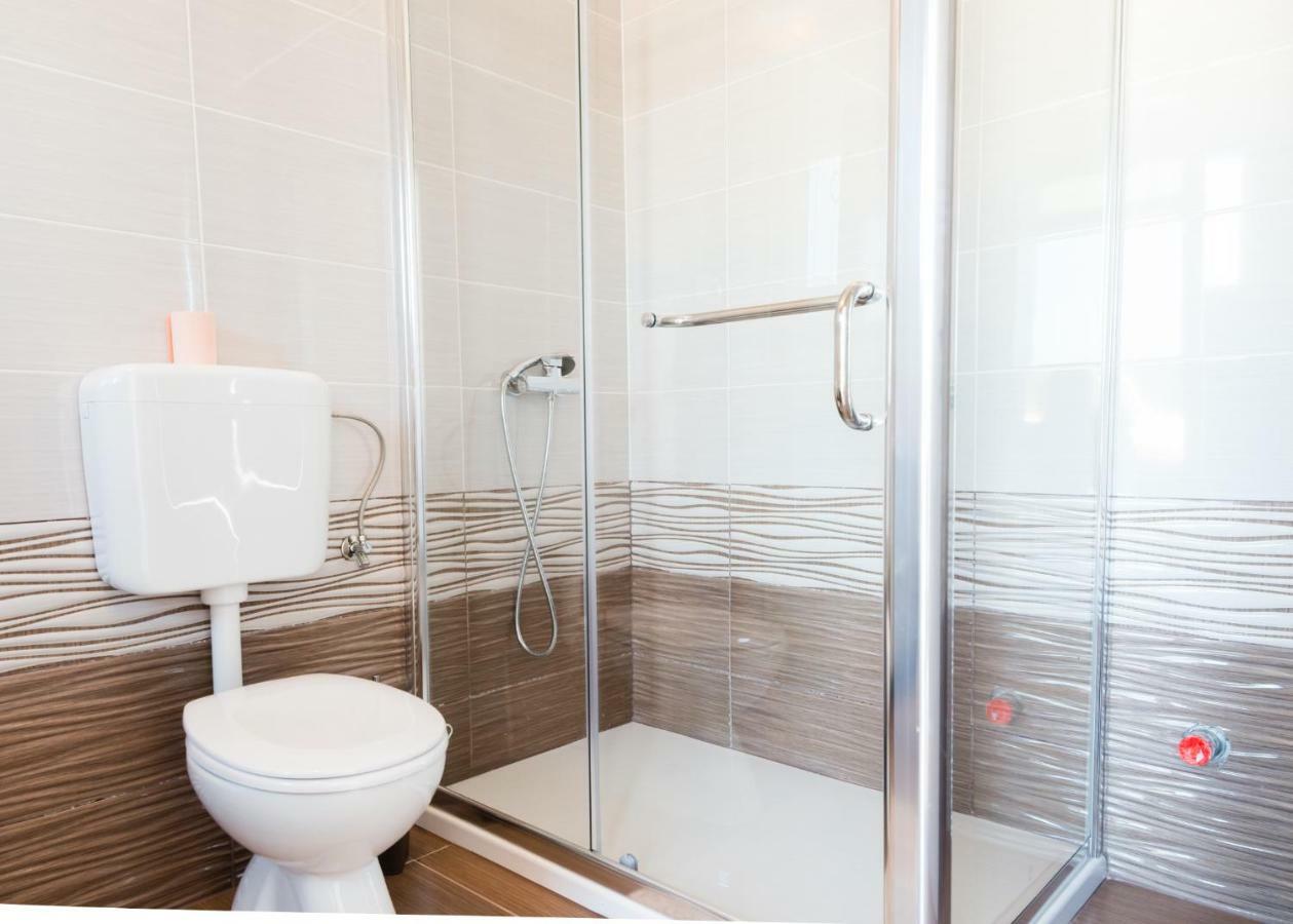 Apartments Alma Crveni Vrh Luaran gambar