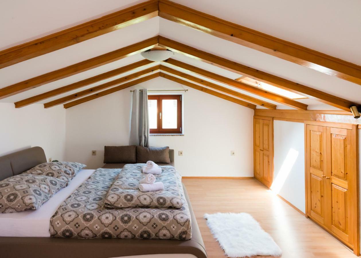 Apartments Alma Crveni Vrh Luaran gambar