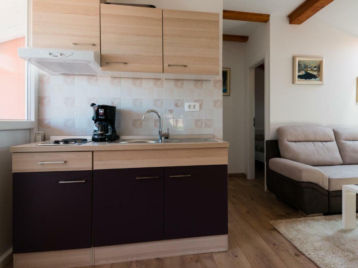 Apartments Alma Crveni Vrh Luaran gambar