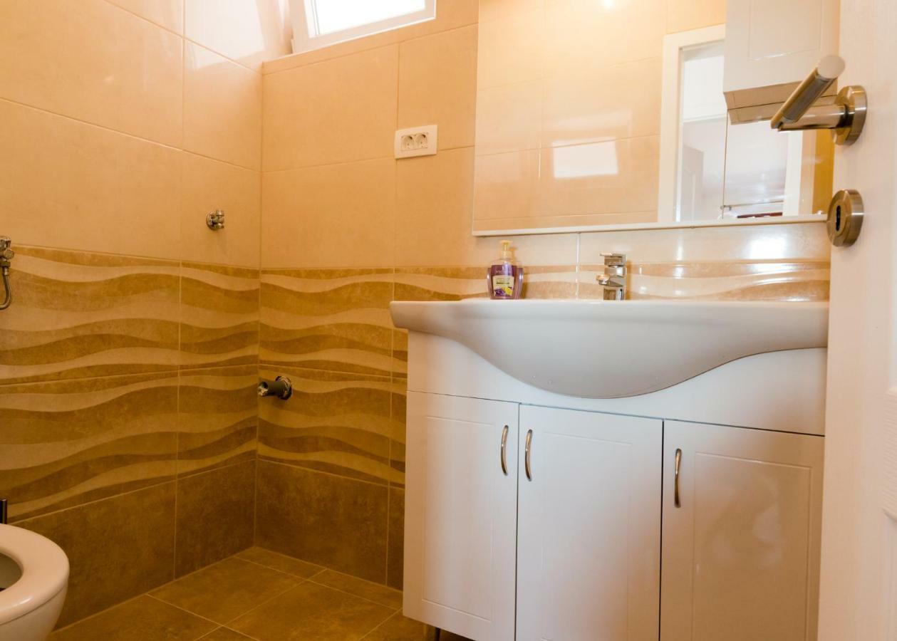 Apartments Alma Crveni Vrh Luaran gambar
